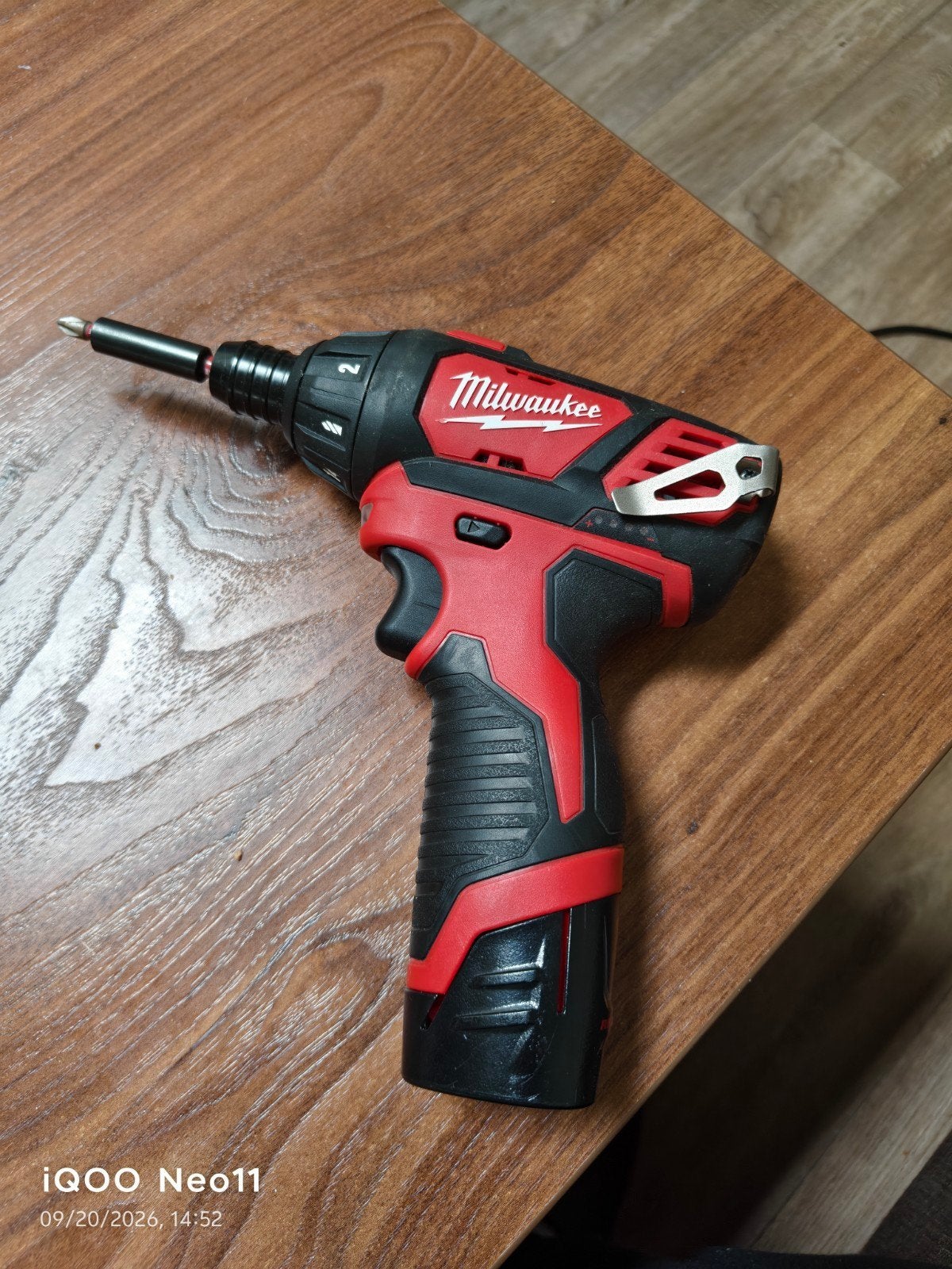 Milwaukee Schroevendraaier met 1.5 Ah accu, Ophalen of Verzenden, Zo goed als nieuw, Minder dan 400 watt, Boor- en Schroefmachine