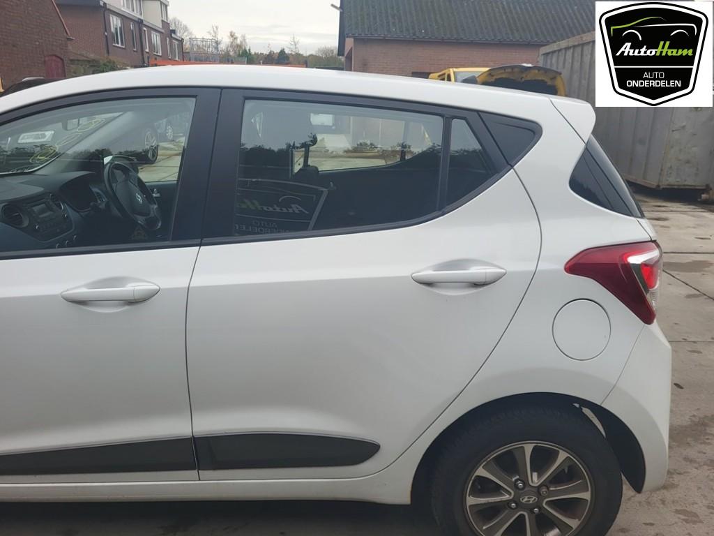 Portier Links Achter Hyundai i10 (B5) 2014 77003B9011, Hyundai Motor Deutschland GmbH, Gebruikt, Hyundai, Kaiserleipromenade 5, Offenbach am Main 63067, , Duitsland