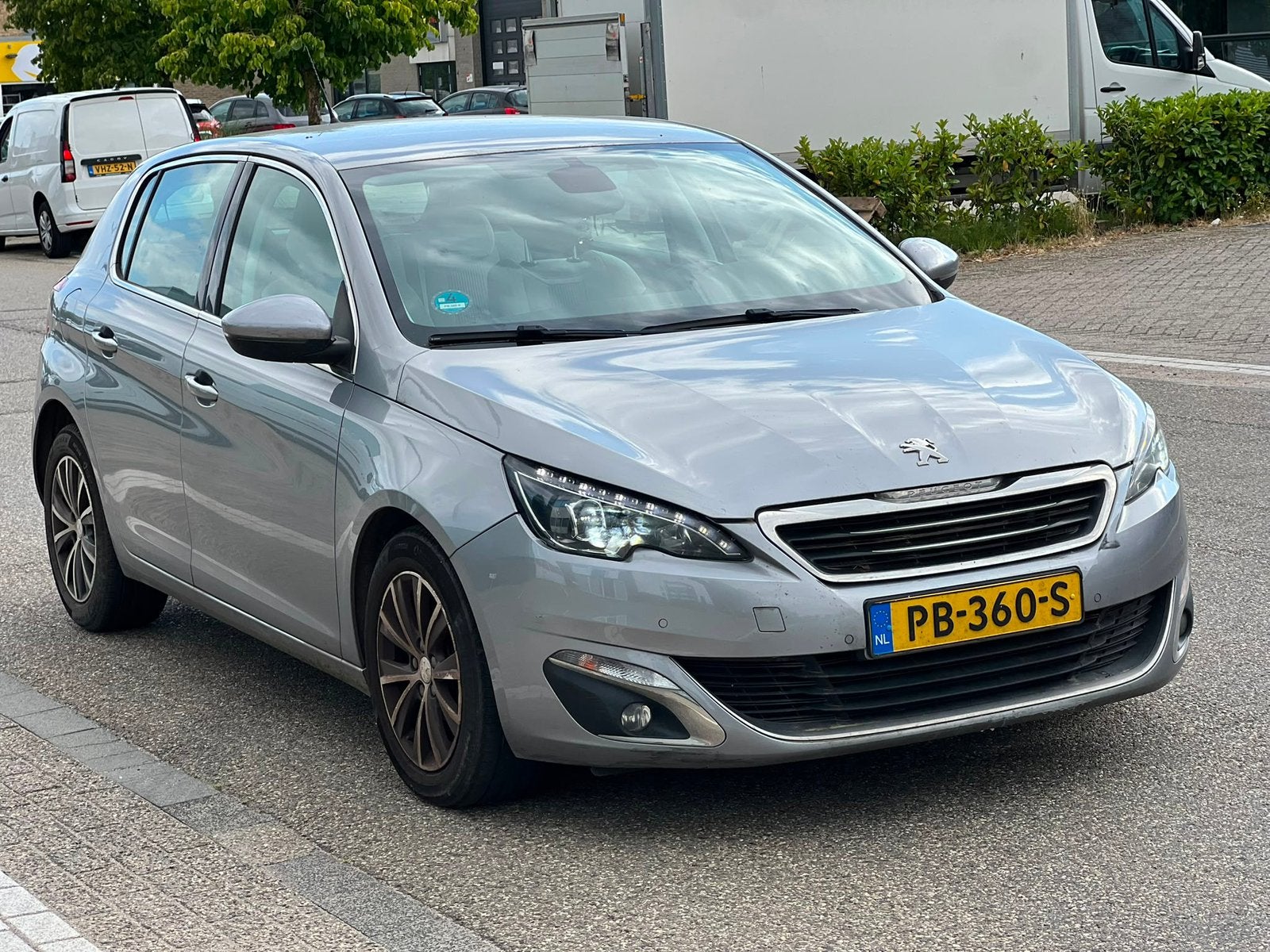Peugeot 308 *AUTOMAAT* 2015 Grey lekkende koppakking, Euro 6, 1199 cc, 610 kg, 49 €/maand