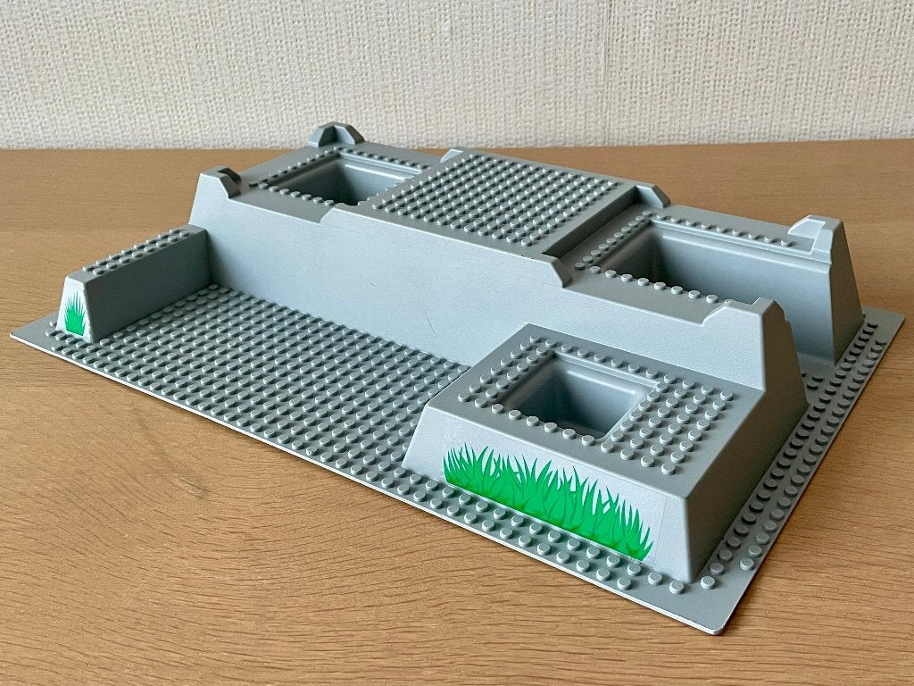 LEGO Verhoogde Grondplaat/ Rotsplaat (32x48), Ophalen of Verzenden, Gebruikt, Grondplaat, Lego