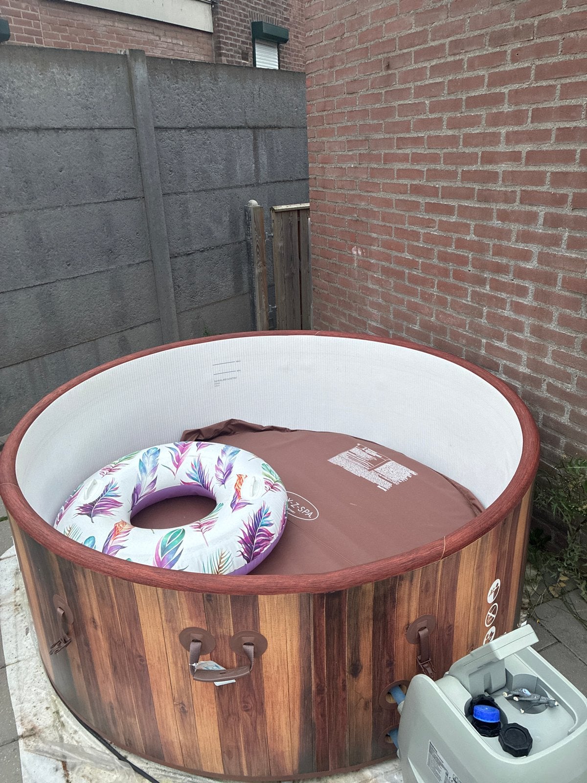 Lay-Z-Spa Helsinki opblaasbare jacuzzi met houtlook, Gebruikt, Minder dan 80 cm, Opblaaszwembad, Rond