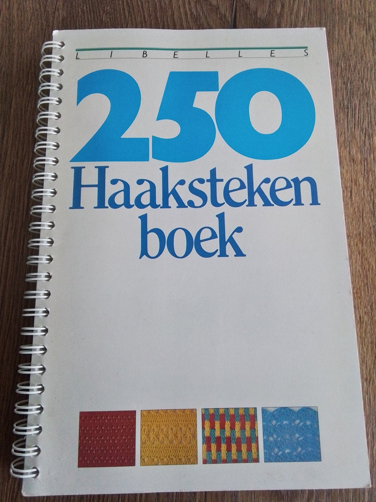 250 Haaksteken boek, Ophalen of Verzenden, Zo goed als nieuw, Haken, Patroon of Boek