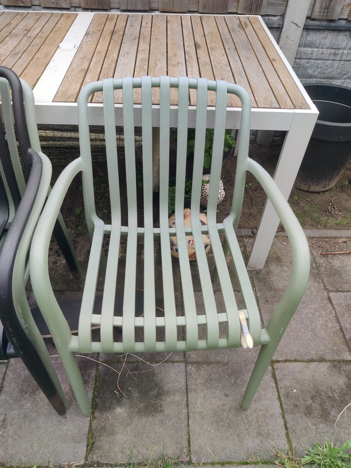 4 kunststof tuinstoelen - grijs en groen, Ophalen, Gebruikt, Kunststof, Stapelbaar