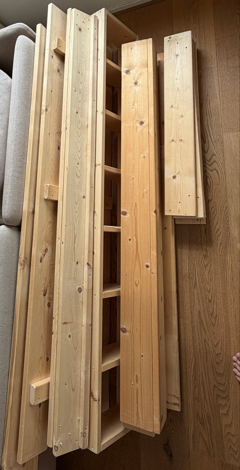 Foto 3 van Massief houten hoogslaper met bureau en opbergruimte