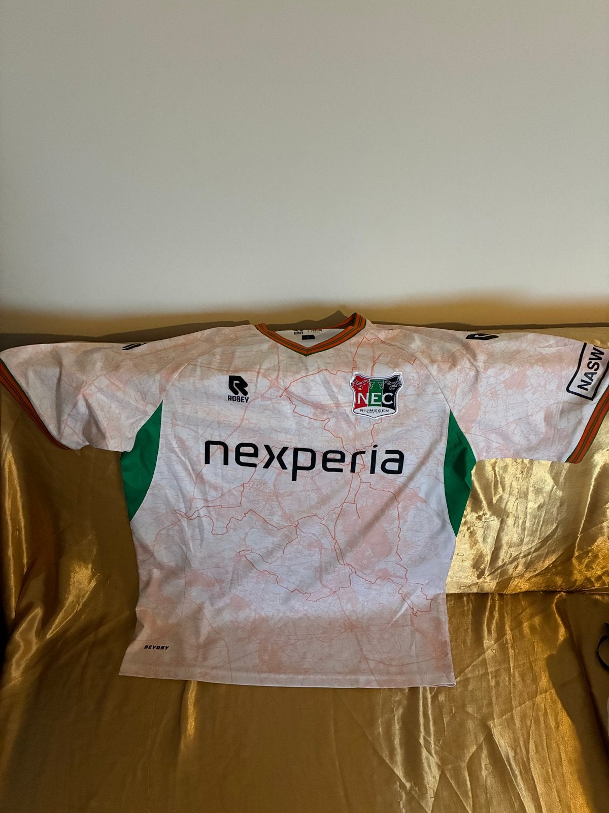NEC Vierdaagse shirt - maat L - collectersitem, Ophalen of Verzenden, Zo goed als nieuw, Maat 52/54 (L), Wit