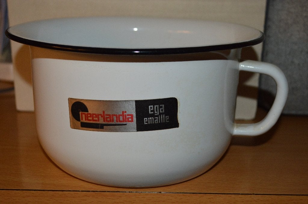 Vintage Neerlandia ega emaille po, wit met zwart randje, Ophalen of Verzenden