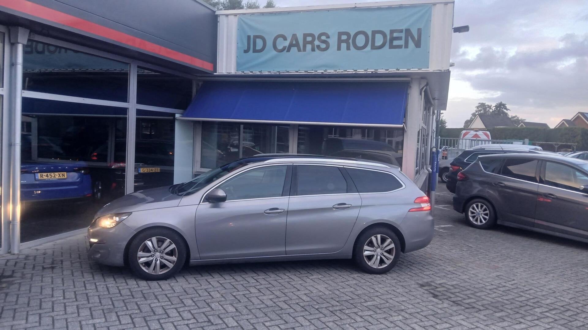 Peugeot 308 SW 1.2 PureTech Executive! Luxe! Apk! export!, Gebruikt, Euro 6, 1199 cc, 1165 kg