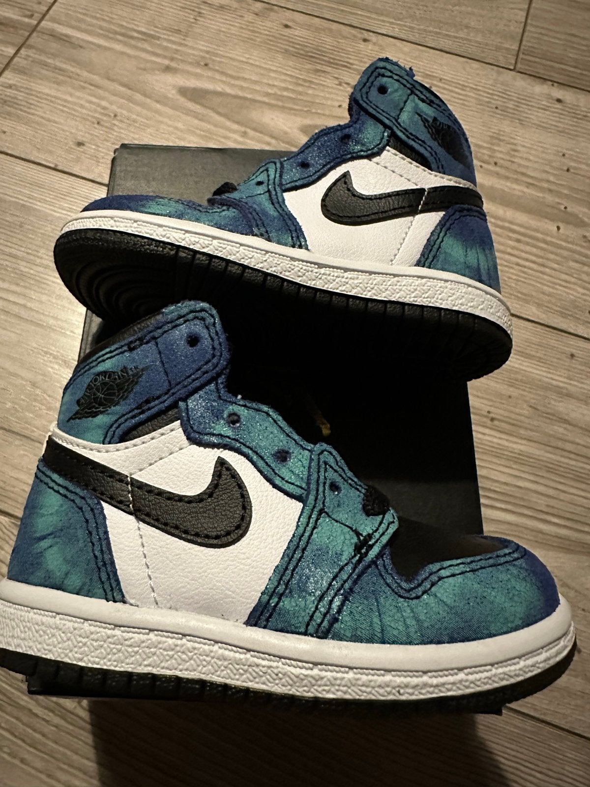 Jordan 1 High OG Tie Dye (TD) - Aurora Green/Black/White, Nieuw, Ophalen of Verzenden, Jongen of Meisje, Sportschoenen
