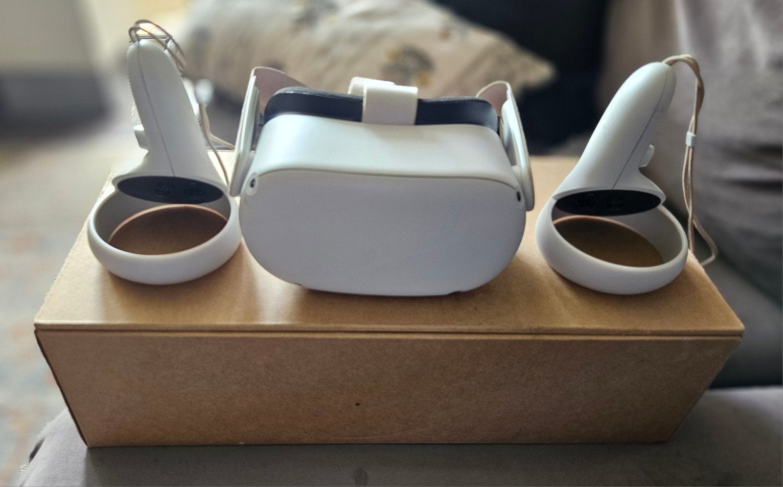 Oculus Quest 2 VR-bril met controllers en originele doos, Ophalen of Verzenden, Gebruikt, VR-bril, Overige platformen