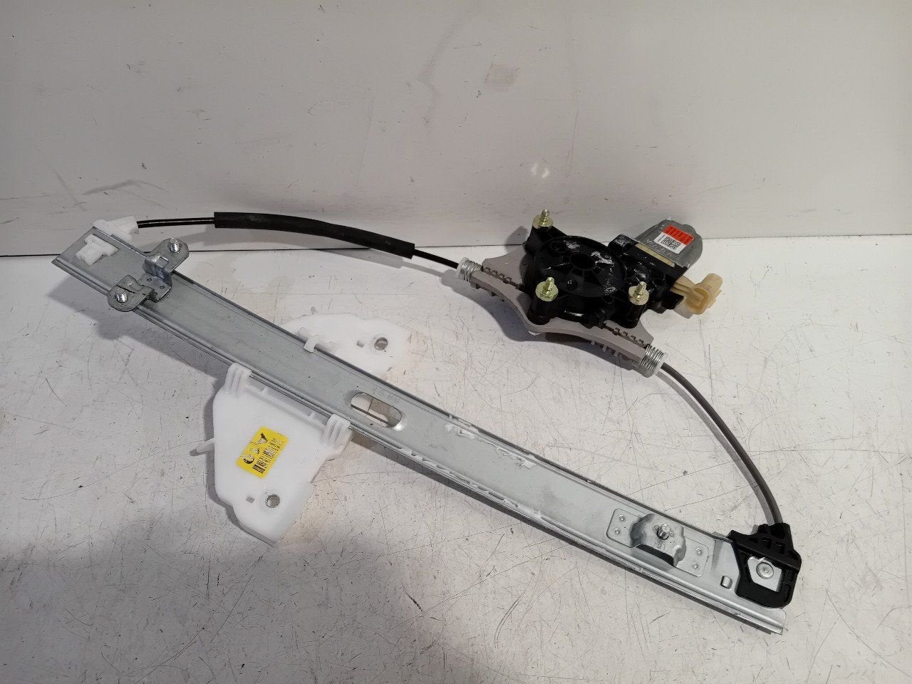 Raammechaniek elektrisch rechts achter Kia Stonic, Onderdelen@venauto.nl, Van der Ven Autorecycling B.V., Ettenseweg 76, 4706 PB Roosendaal, The Netherlands