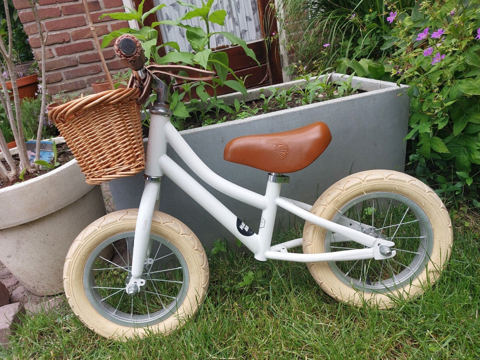 Happy Loopfiets – wit met rieten mandje, Ophalen, Gebruikt, Loopfiets