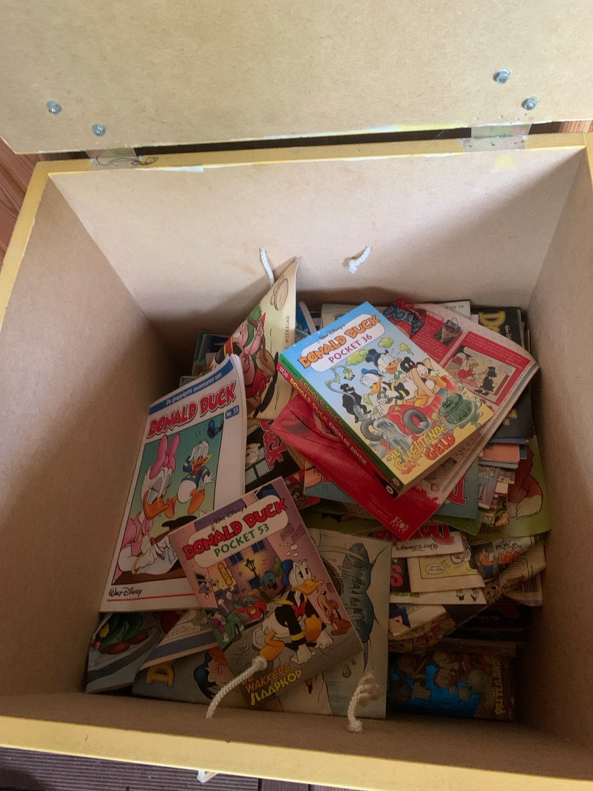 Kist met Donald Duck tijdschriften en pockets, Meerdere stripboeken, Ophalen of Verzenden, Gelezen