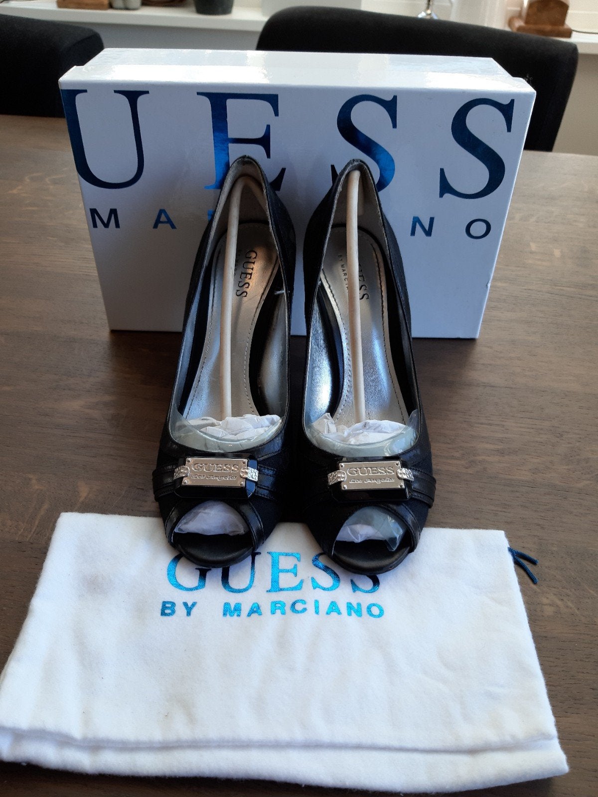 Guess Pumps Zwart Maat 38 met Zilveren Details, Pumps, Guess, Zwart, Ophalen of Verzenden