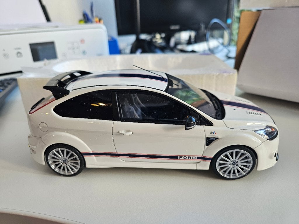 Ford Focus RS Mk2 le mans edition 1/18, Hobby en Vrije tijd, Modelauto's | 1:18, Ophalen of Verzenden, Nieuw, Auto, OttOMobile
