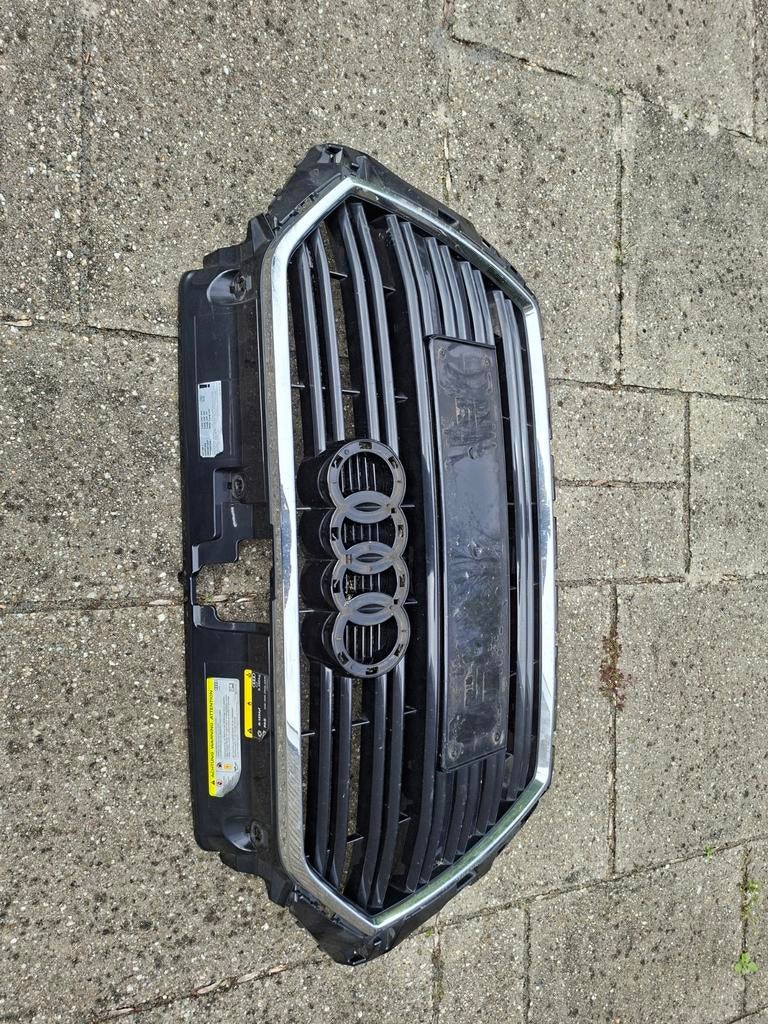 Originele Audi A3 Limousine Grille 2018, Auto-onderdelen, Carrosserie en Plaatwerk, Ophalen, Gebruikt, Voor, Audi