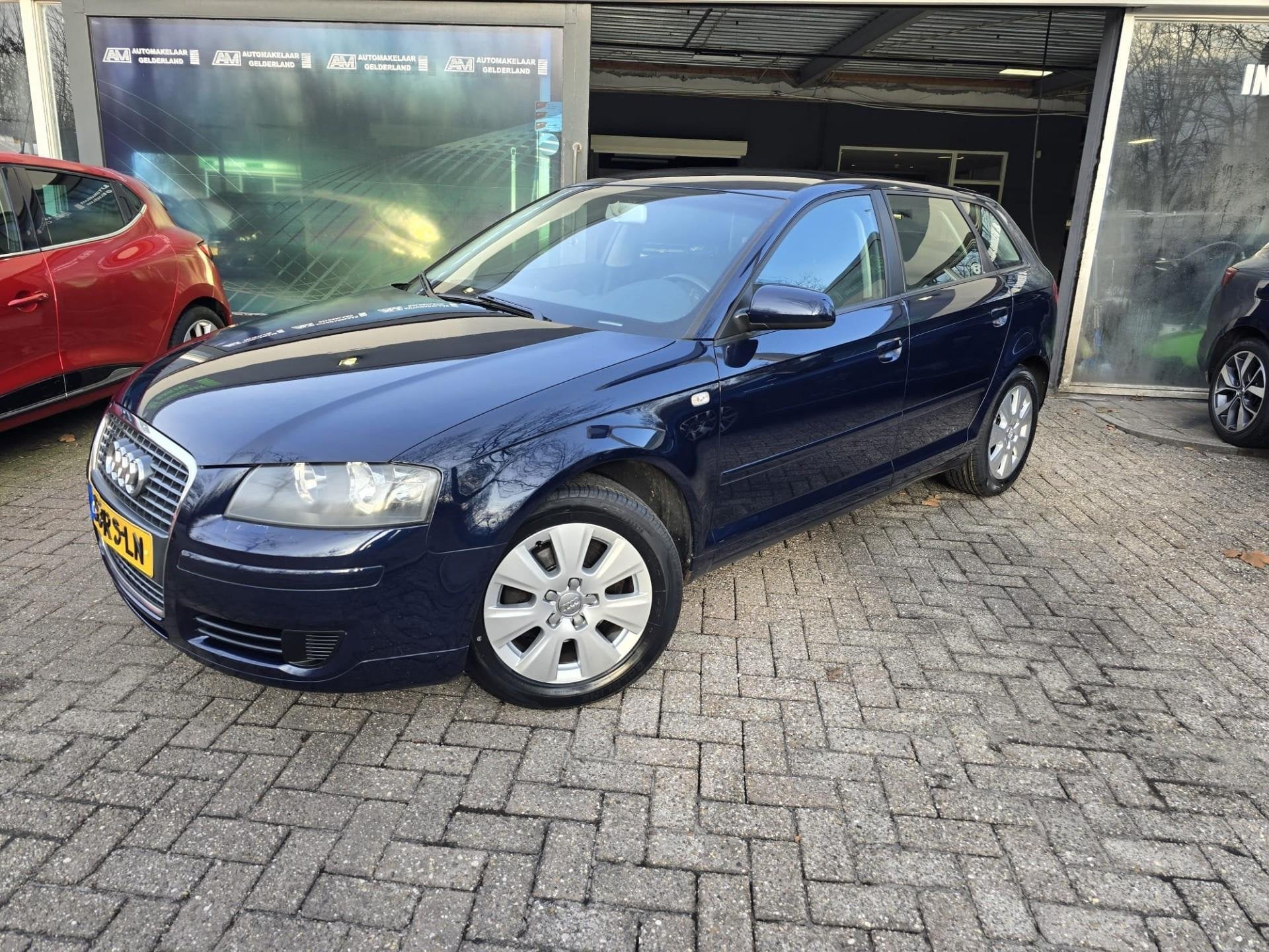 Audi A3 Sportback 1.6 FSI Attraction | NIEUWE APK | AIRCO |, Auto's, Voorwielaandrijving, Gebruikt, 4 cilinders, Blauw