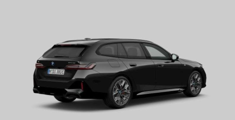BMW i5 Touring eDrive40 M Sport Pro - Panoramadak - Parking/, Automaat, 12 maanden, Achterwielaandrijving, Zwart