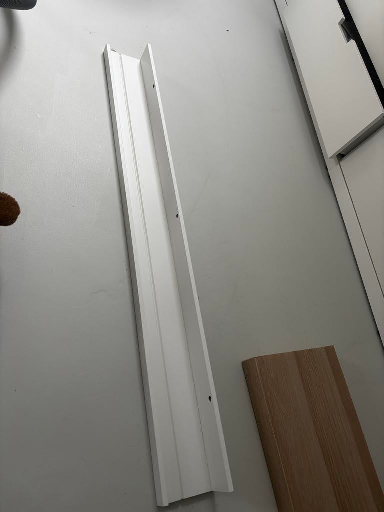 Wandplank voor lijsten Ikea, Ophalen of Verzenden, Zo goed als nieuw, Mdf, Minder dan 100 cm