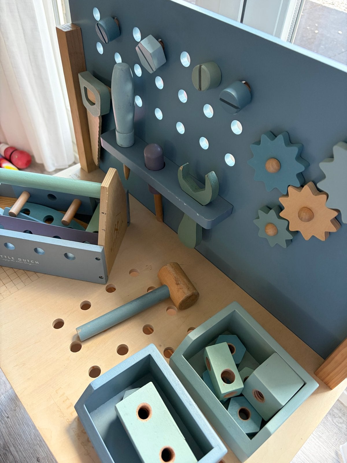 Foto 4 van Little Dutch Houten Werkbank met Gereedschap