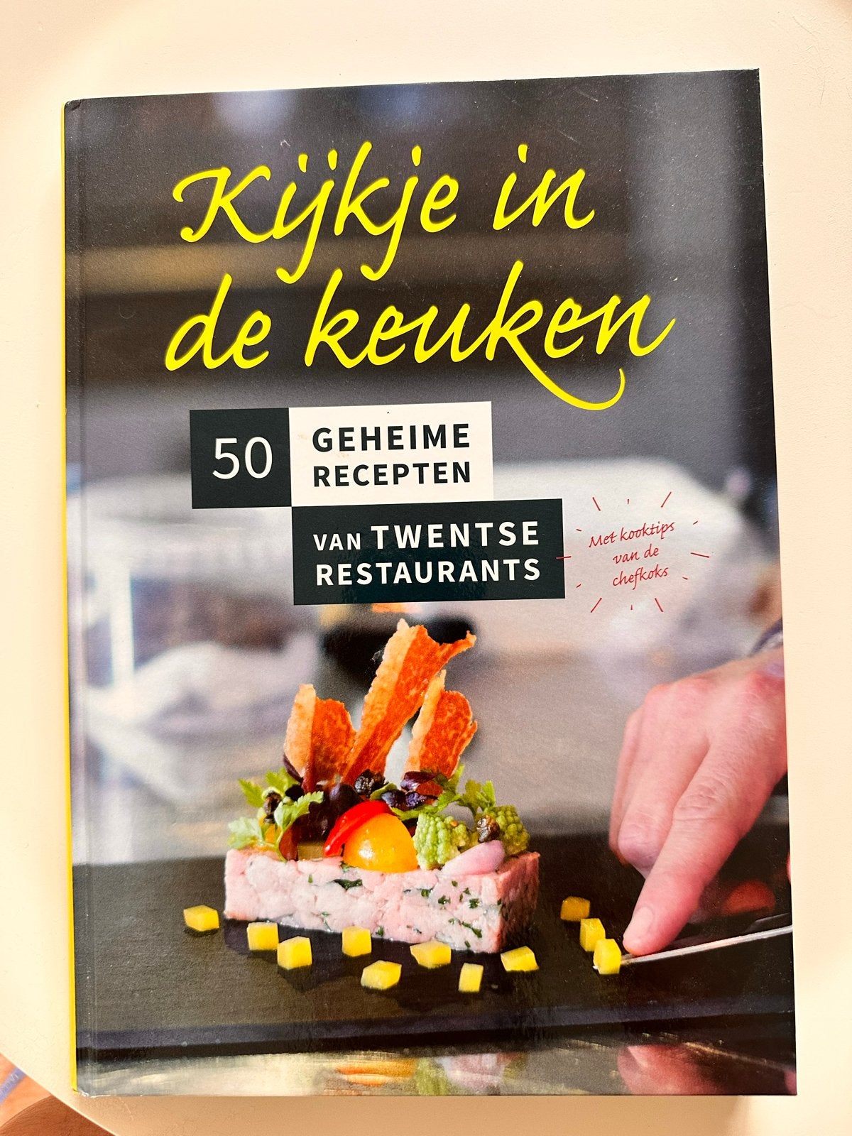 Kijkje in de keuken: 50 geheime recepten Twentse restaurants, Voorgerechten en Soepen, Nieuw, Ophalen of Verzenden, Overige gebieden