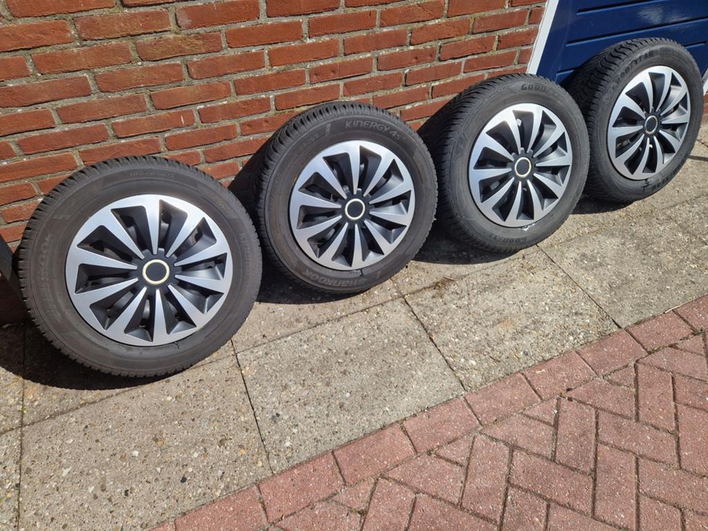 Set van 4 All Season banden en stalen velgen 185/65 R15, Auto-onderdelen, Banden en Velgen, Banden en Velgen, All Season, 15 inch
