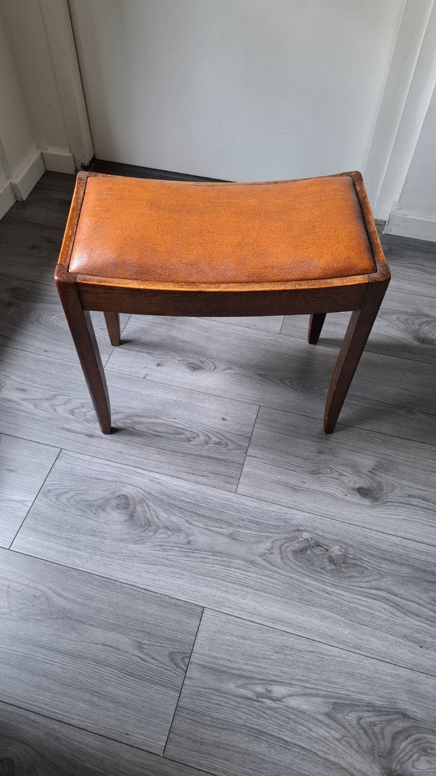Pianokruk met houten frame en lederen zitting