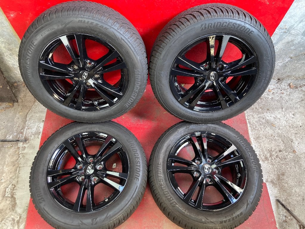 Winterbanden Hyundai Kona 205/60R16 Bridgestone, Gebruikt, 16 inch, ., Banden en Velgen