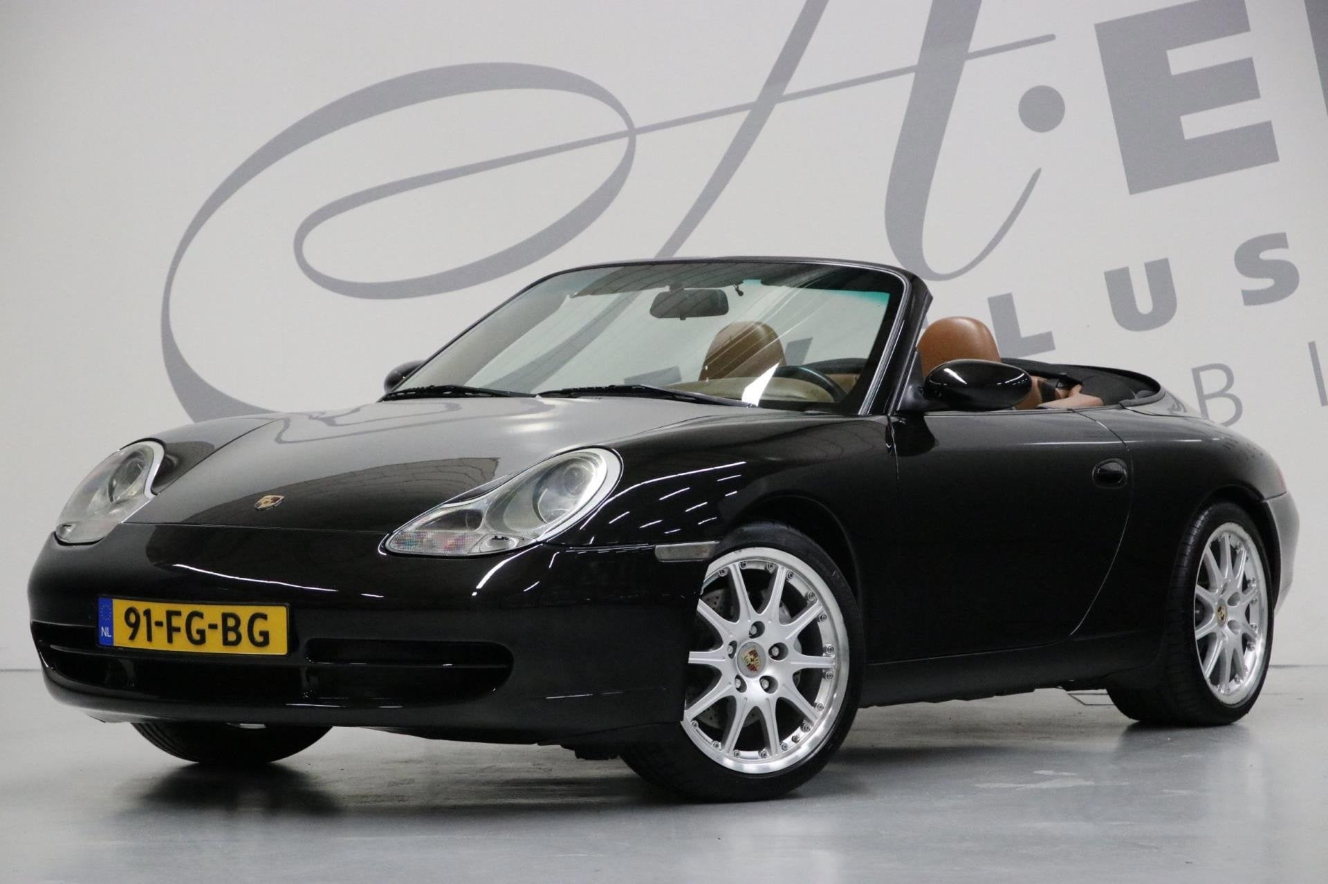 Porsche 911 Cabrio 3.4 Carrera 4, Auto's, Porsche, Gebruikt, Cabriolet, 4 stoelen, Zwart