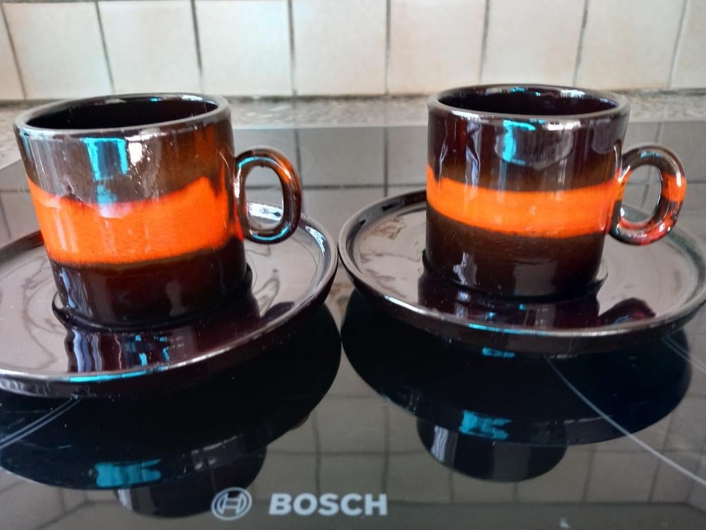 2 vintage kop en schotels bruin  / oranje, Ophalen of Verzenden, Overige stijlen, Kop(pen) en/of Schotel(s)