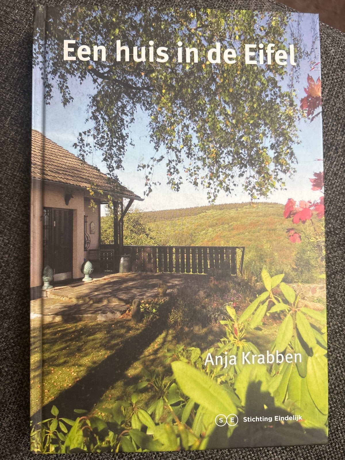 Een huis in de Eifel - Anja Krabben, Ophalen of Verzenden, Zo goed als nieuw, Nederland