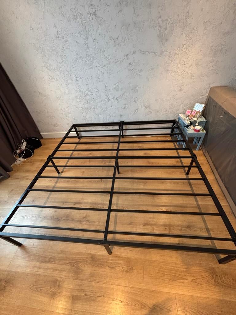 Bedframe 200x200 - Zwart Metaal, Huis en Inrichting, Slaapkamer | Bedden, Zwart, Tweepersoons, Ophalen of Verzenden, Zo goed als nieuw