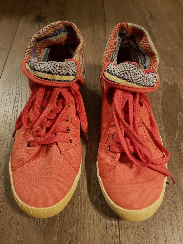 Linnen schoenen voor dames -- maat 36 -- Emilio Luca X Red, Emilio Luca X Red, Ophalen of Verzenden, Rood, Sneakers of Gympen