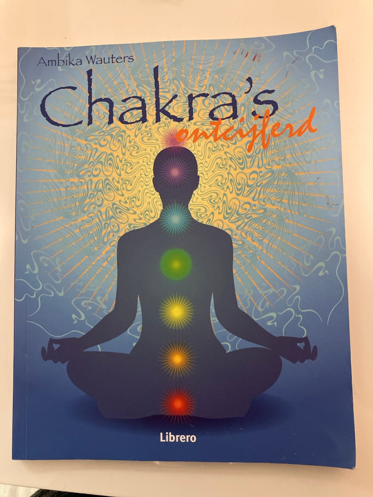 Chakra's ontcijferd - Ambika Wauters, Ophalen of Verzenden, Zo goed als nieuw, Spiritualiteit algemeen, Achtergrond en Informatie