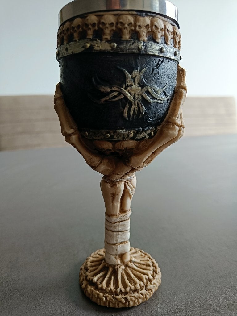 Schedelbeker met skeletten hand / gothic kelk, Ophalen of Verzenden, Gebruikt, Fantasy