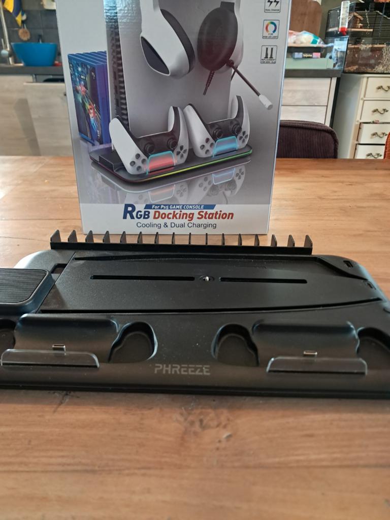 Ps5 docking station, Spelcomputers en Games, Ophalen of Verzenden, Zo goed als nieuw, Voeding, Oplader of Kabel, PlayStation 5