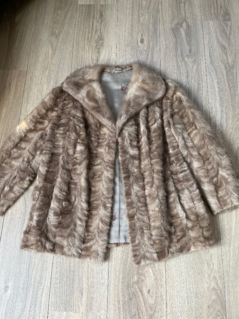 Nerts bontjas, Kleding | Dames, Ophalen, Zo goed als nieuw, Maat 38/40 (M), Beige