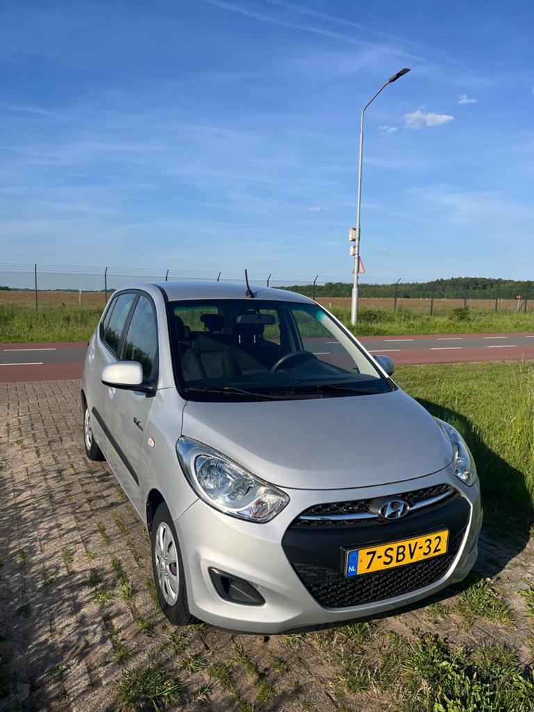Hyundai i10 1.0 5DR 2013 Grijs, Auto's, Hyundai, Voorwielaandrijving, 400 kg, Origineel Nederlands, 24 km/l