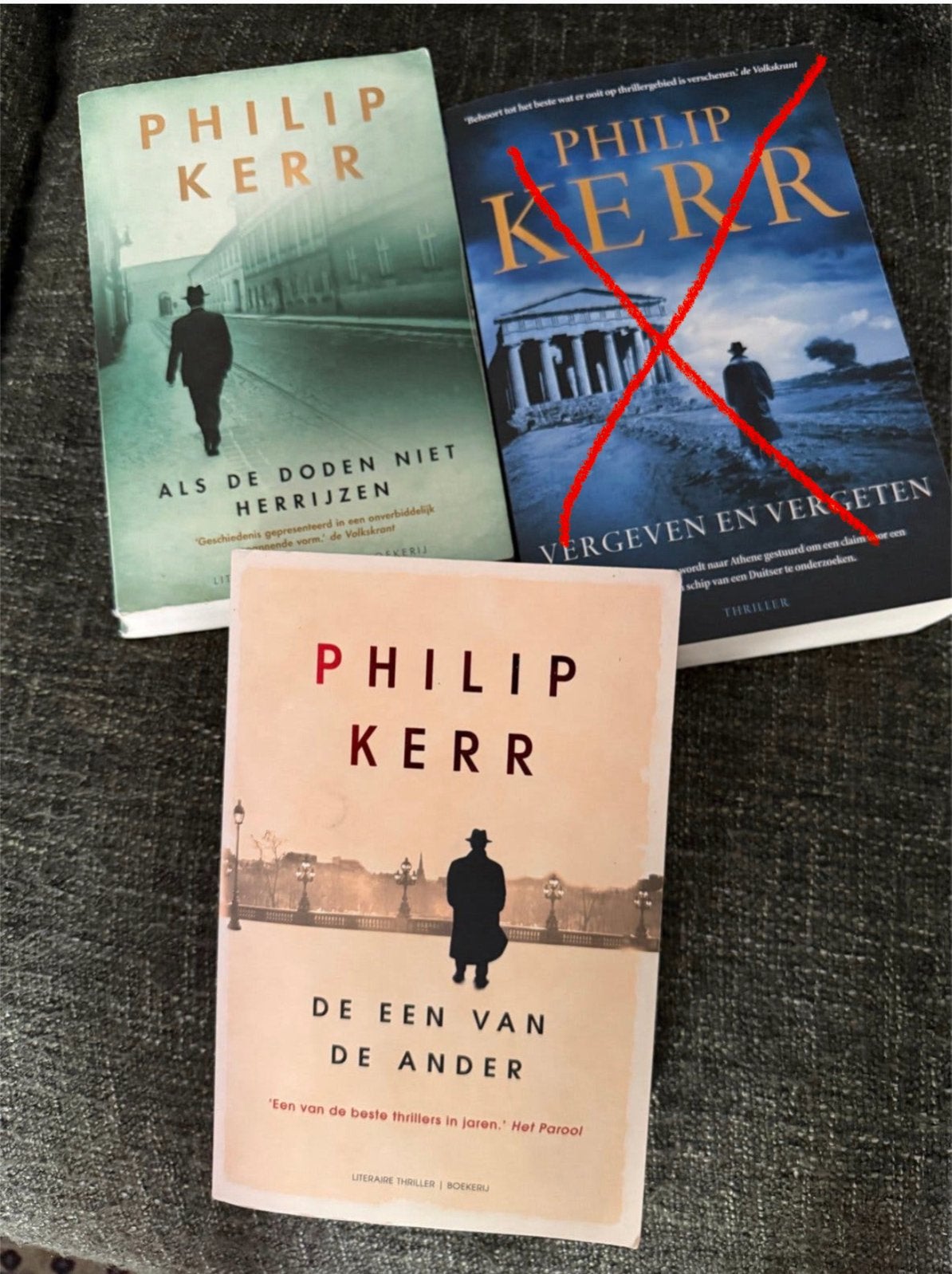 Philip Kerr Bernie Gunther Thrillers ( 2 boeken), Ophalen of Verzenden, Zo goed als nieuw, Europa overig