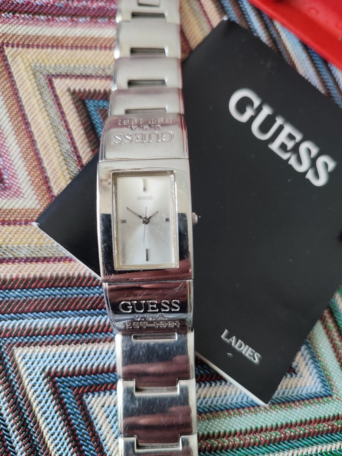 Guess Dames Horloge - Zilverkleurig met Doosje, Sieraden, Tassen en Uiterlijk, Horloges | Dames, Staal, Gebruikt, Staal, Guess