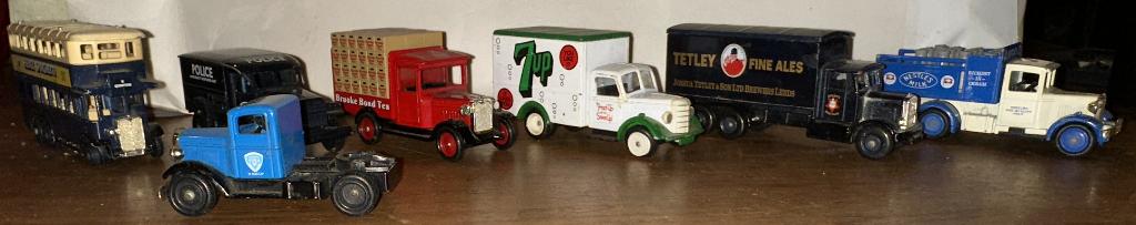 7 stuks ledo days gone by trucks en auto's izgst, Ophalen, Zo goed als nieuw, Bus of Vrachtwagen