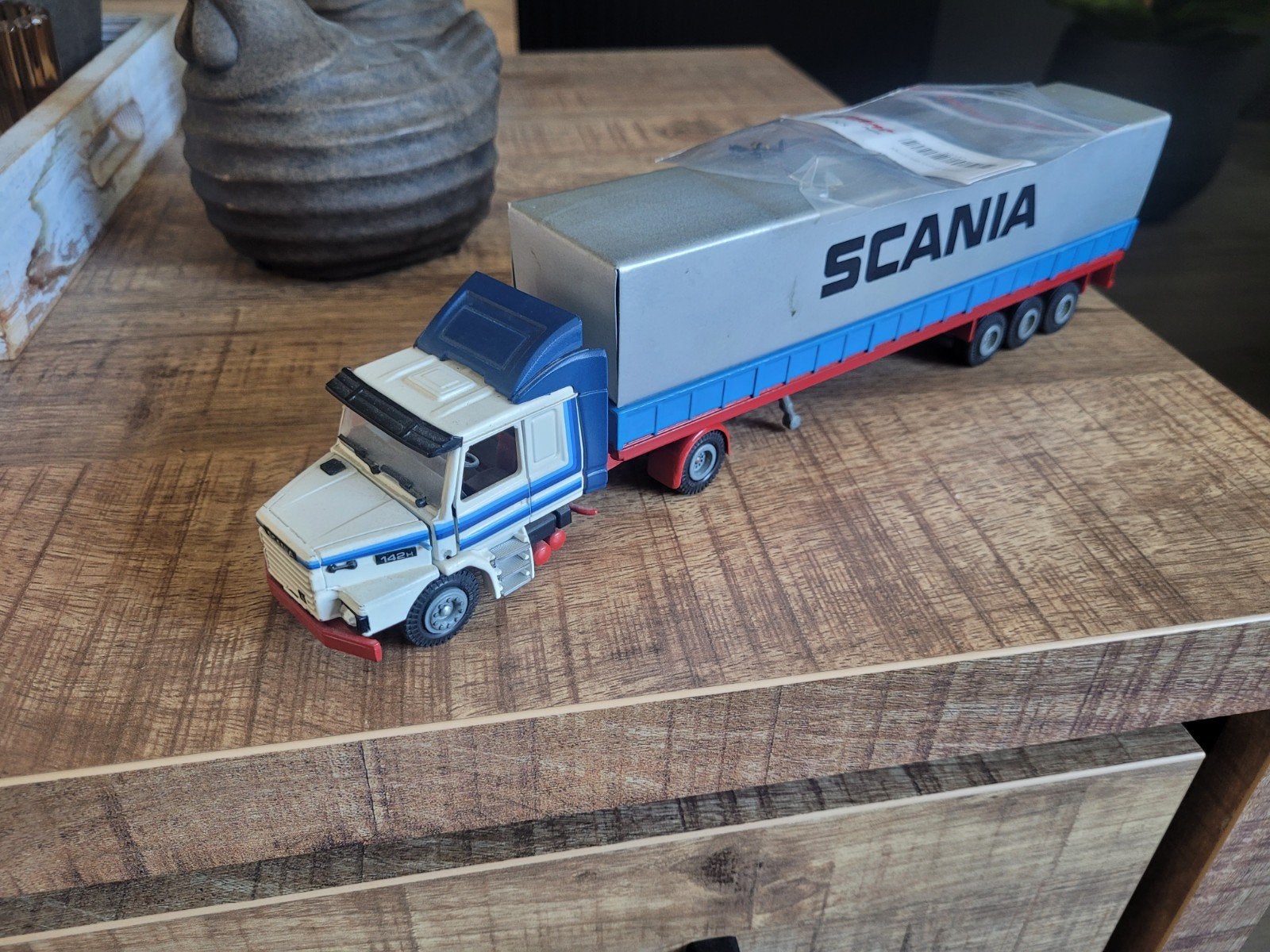 Scania met demo oplegger, Tekno, Zo goed als nieuw, Tekno, Bus of Vrachtwagen
