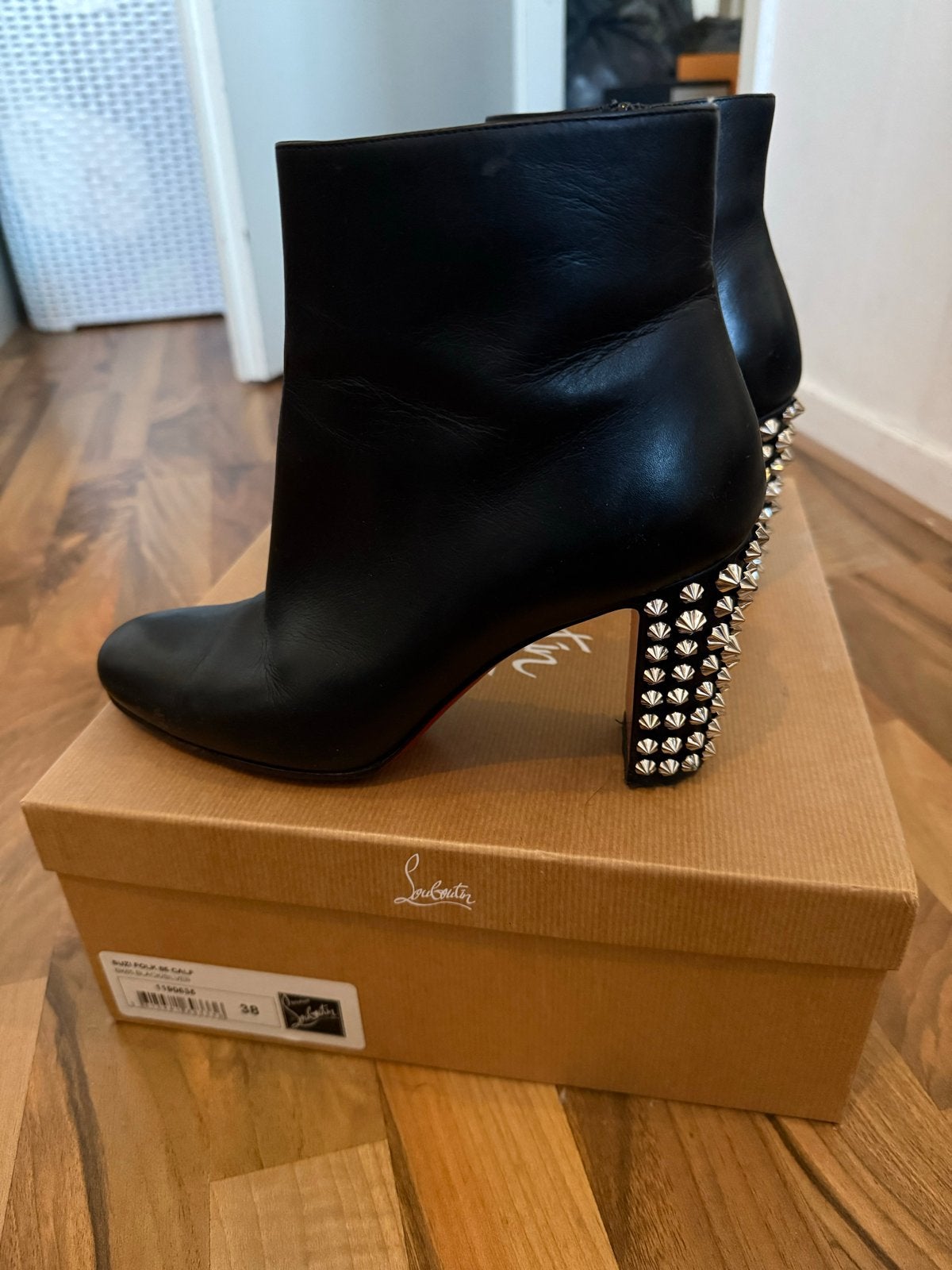 Christian Louboutin Suzi Folk 85 Calf Enkellaarzen Maat 38, Zwart, Lage of Enkellaarzen, Ophalen of Verzenden, Gedragen