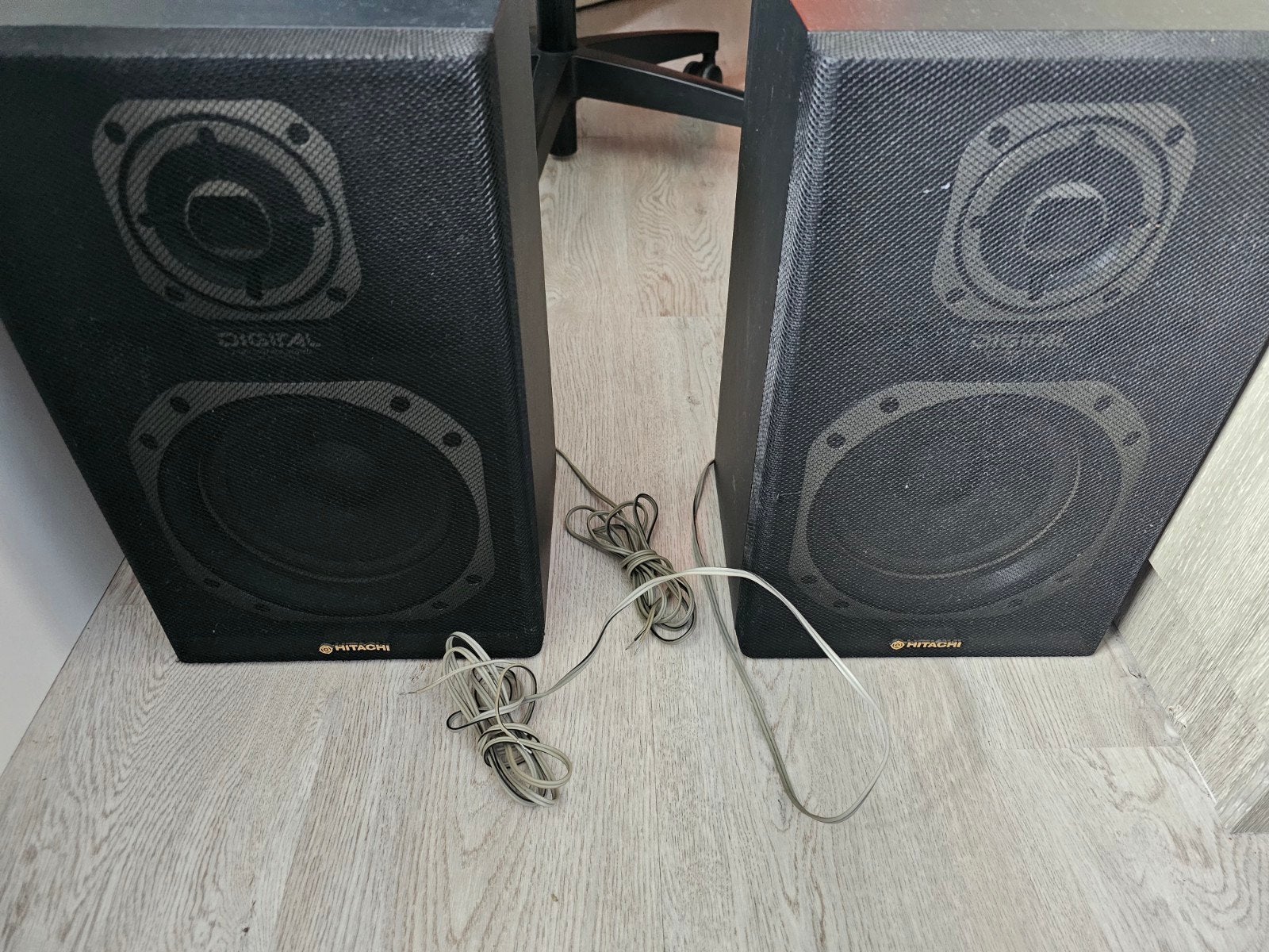 Te koop: Hitachi HS-E03 vintage luidsprekers (set van 2), Gebruikt, Minder dan 60 watt, Front, Rear of Stereo speakers, Ophalen