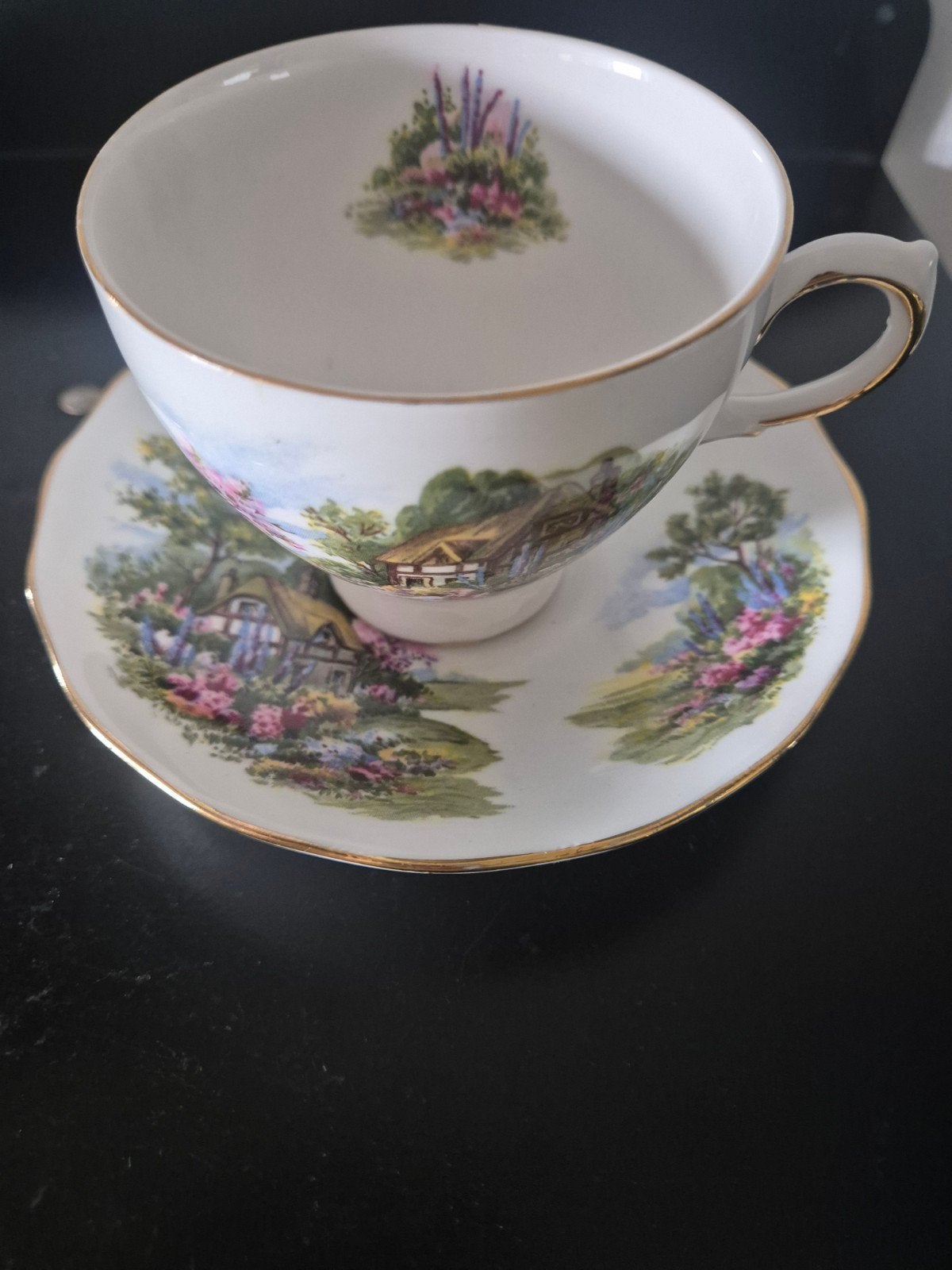 Cottage Royal Vale bone china porselein, Ophalen of Verzenden, Zo goed als nieuw, Porselein, Kop en/of schotel