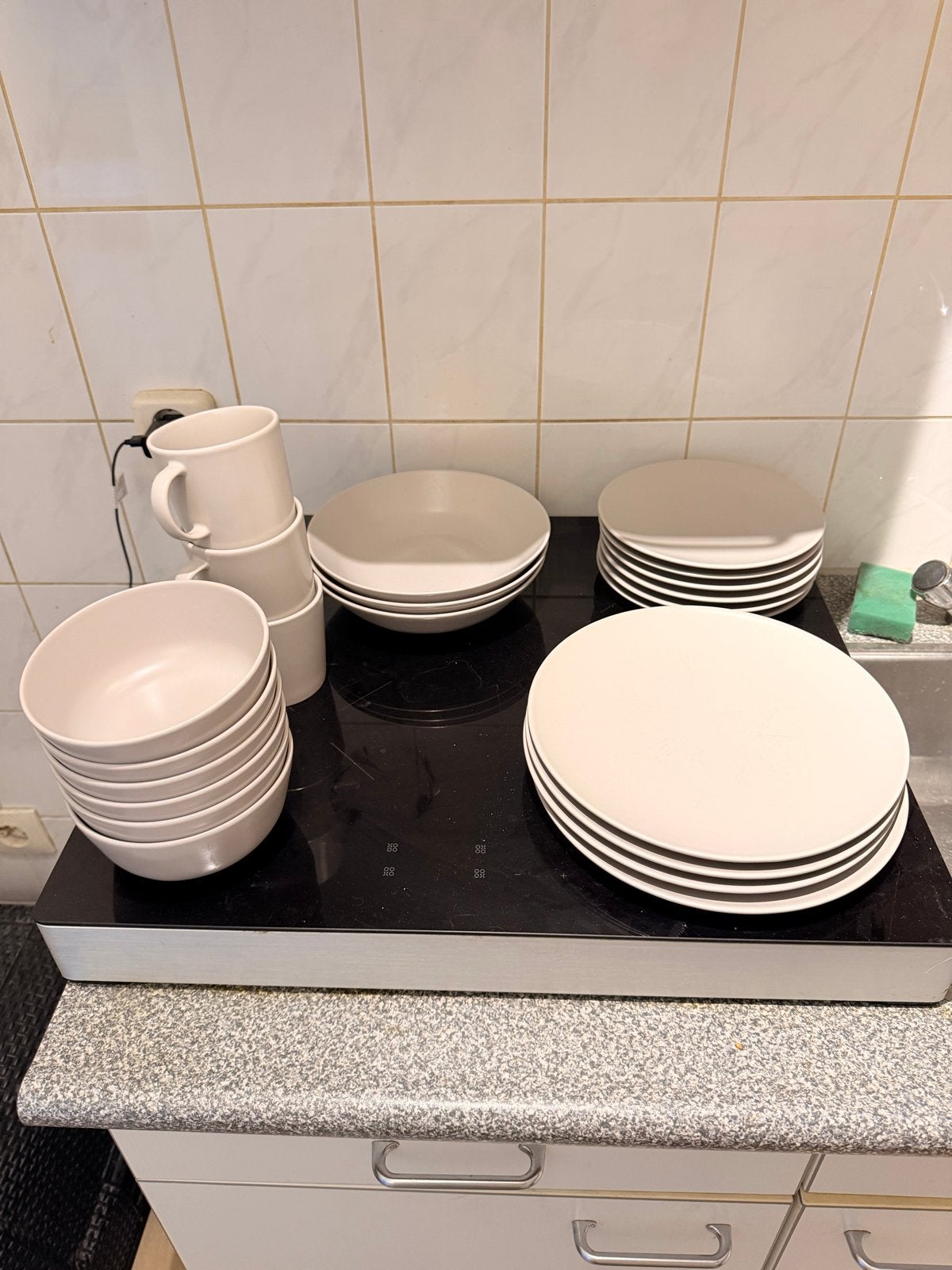 Servies set - zo goed als nieuw, Huis en Inrichting, Ophalen, Keramiek, Zo goed als nieuw, Modern