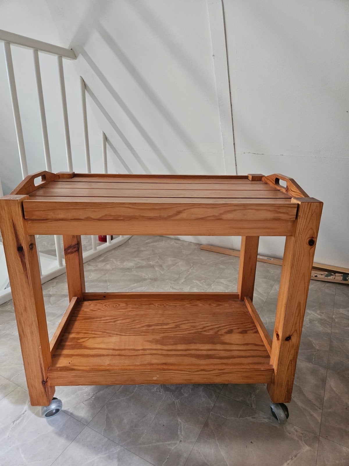 Houten serveerwagen met afneembaar dienblad, Gebruikt, Klassiek, functioneel, 55 tot 75 cm, Rechthoekig