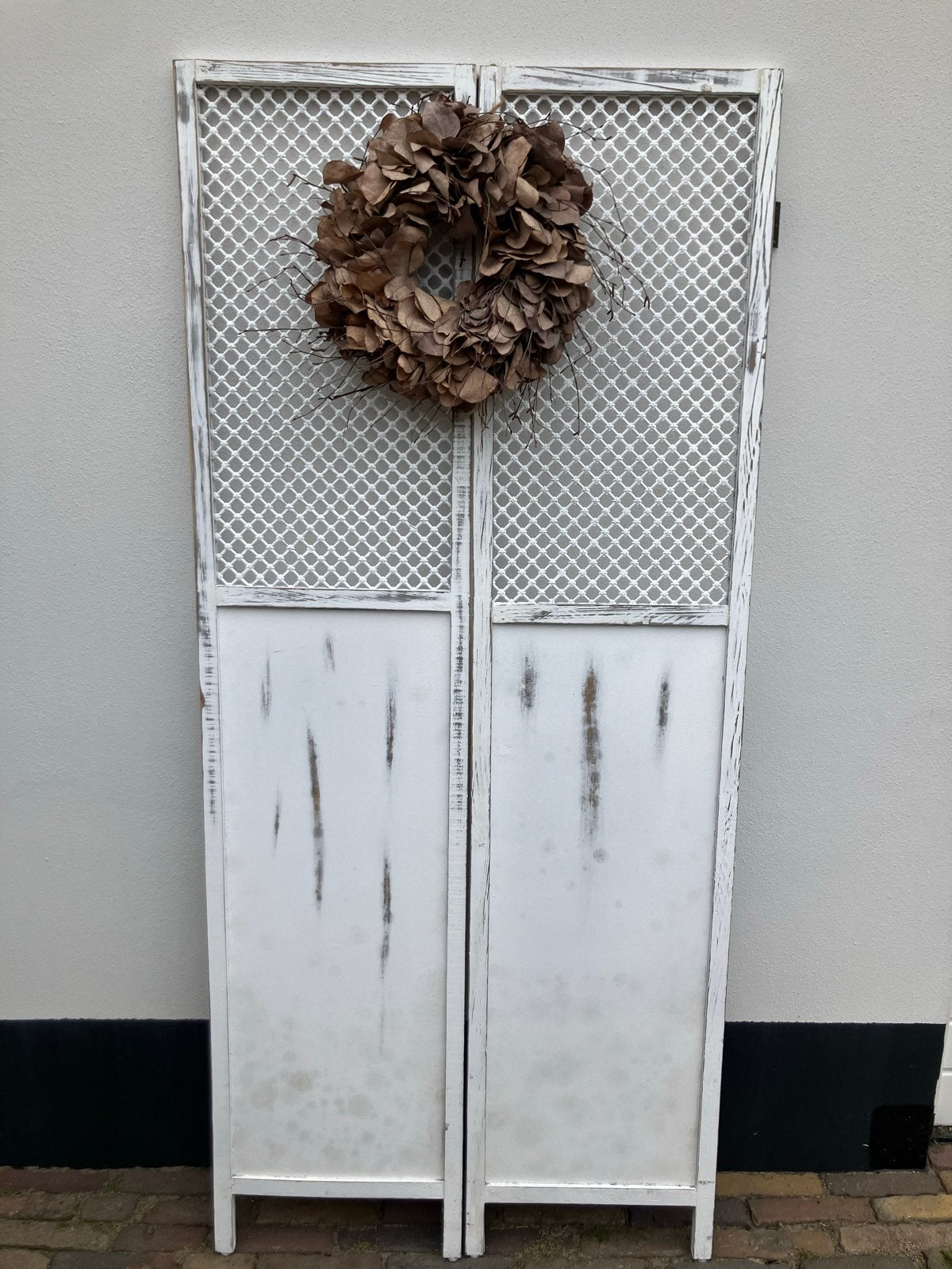 Grote witte houten luiken met decoratiekrans, Ophalen, Hout, Gebruikt, Landelijk