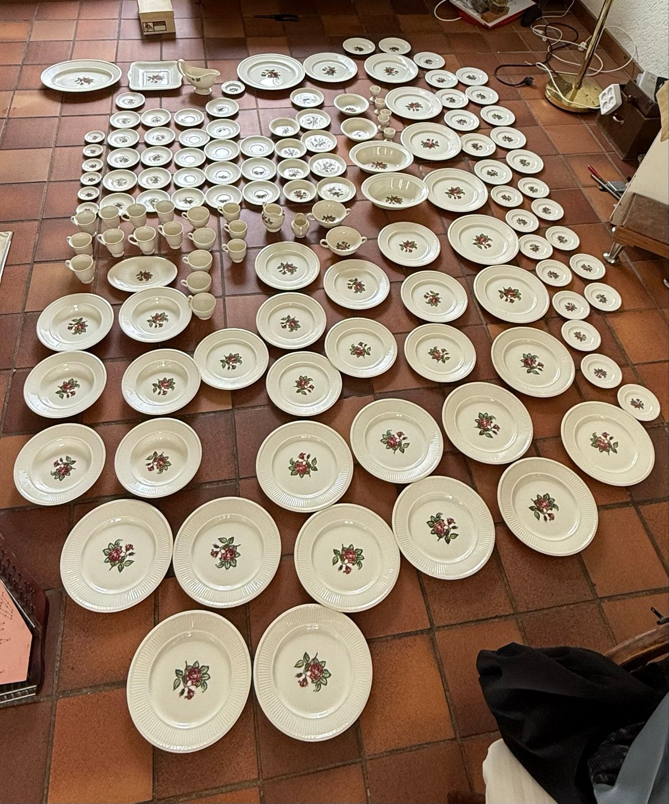 Compleet Wedgwood Moss Rose servies - ca. 135 stuks, Huis en Inrichting, Keuken | Servies, Ophalen, Gebruikt, Keramiek, Wedgwood