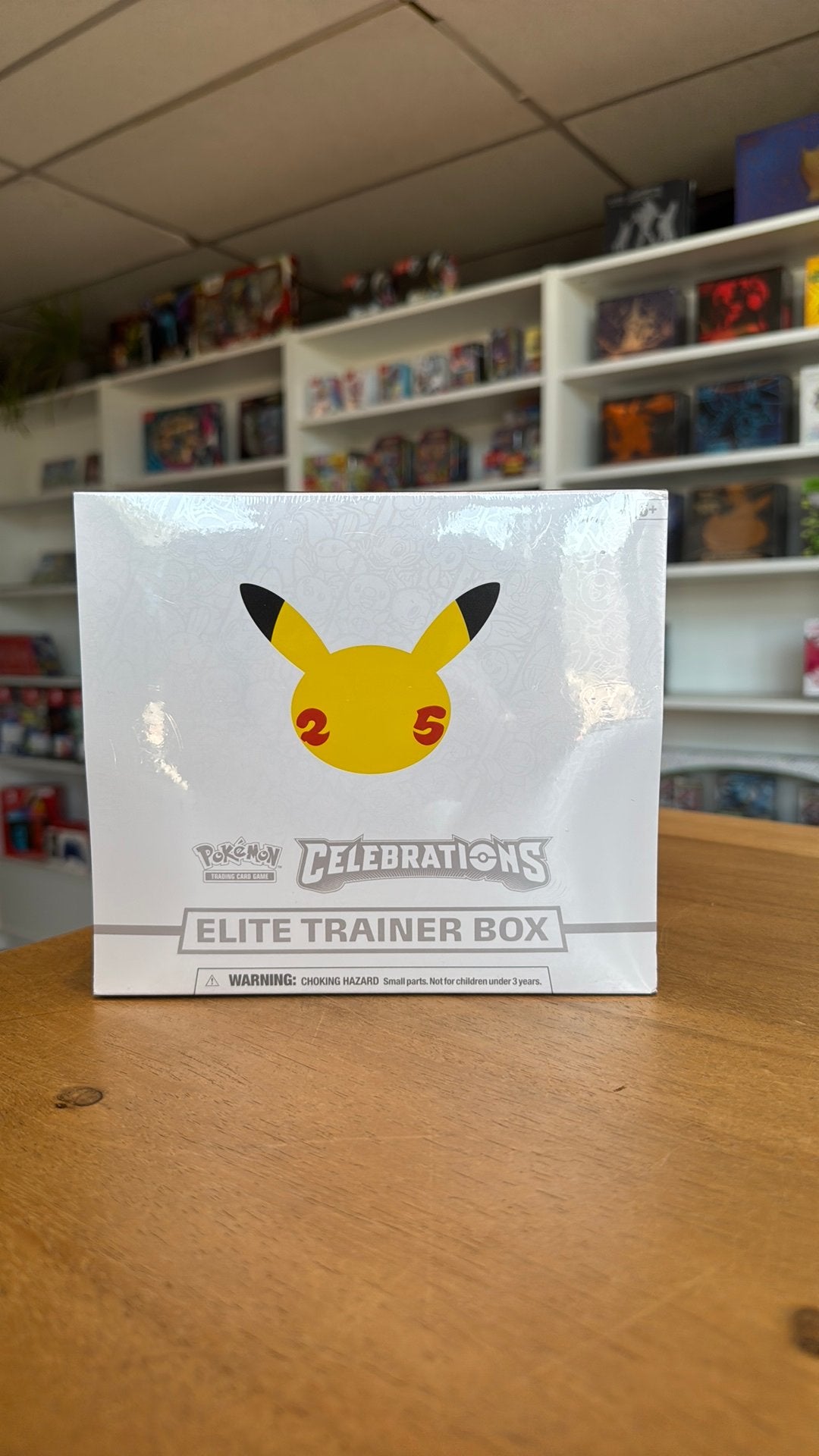 Pokémon Celebrations elite trainer box, Ophalen of Verzenden, Zo goed als nieuw, Foil