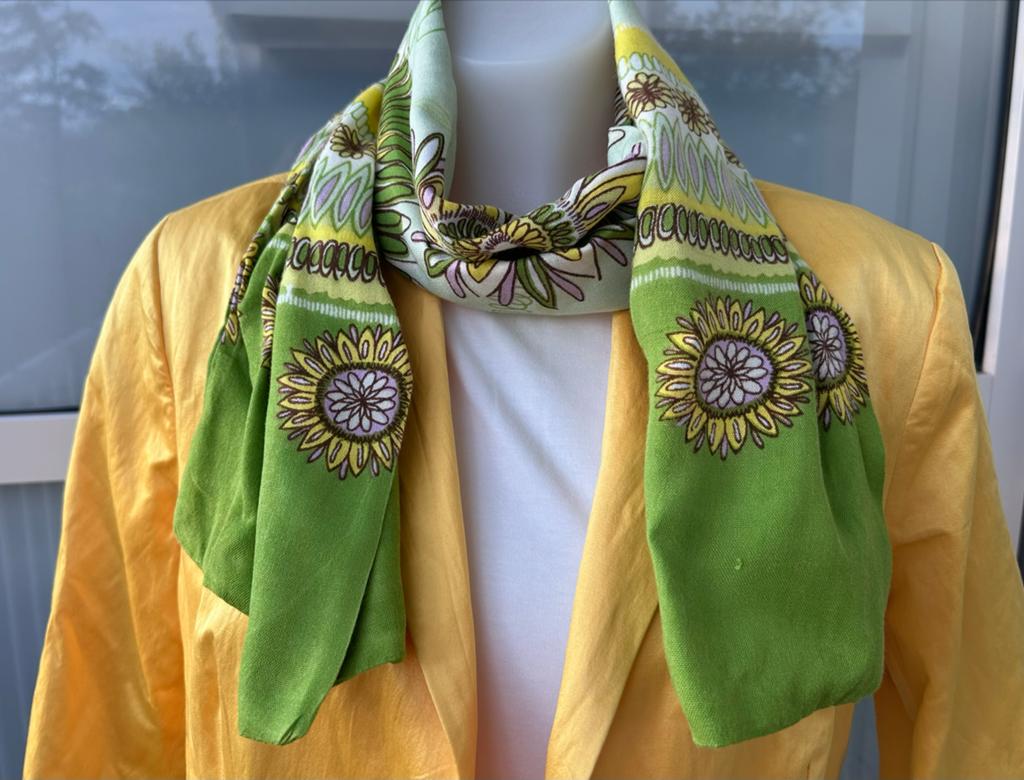 Vintage Groene Bloemen Sjaal, Ophalen of Verzenden, Zo goed als nieuw, Maat 38/40 (M), Sjaal